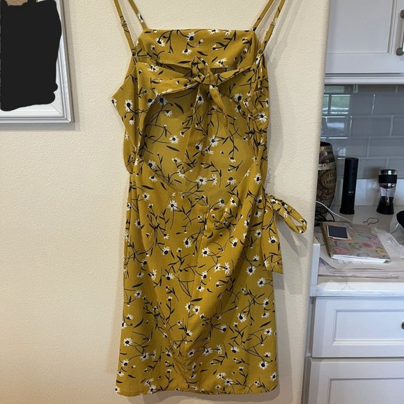 Yellow Flora Dress - Picture 2 of 3